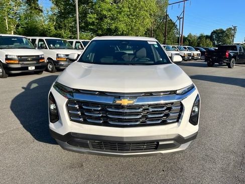 Used 2026 Chevrolet Equinox LT AWD/4WD image 3