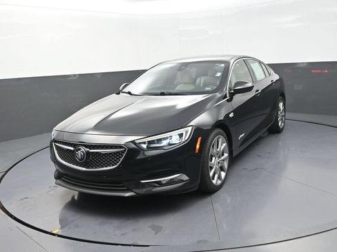 Used 2019 Buick Regal Avenir w/ Driver Confidence Package II FWD image 4