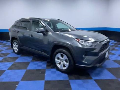 Used 2021 Toyota RAV4 XLE AWD/4WD image 2