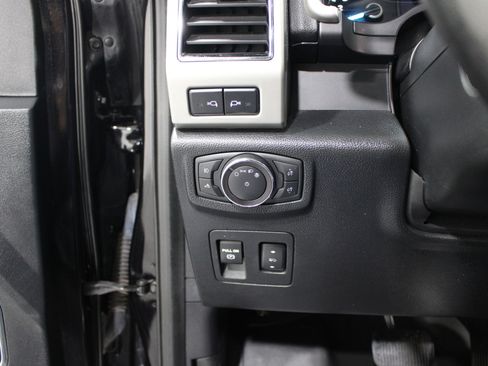 Used 2019 Ford F150 Lariat w/ Equipment Group 502A Luxury AWD/4WD image 9