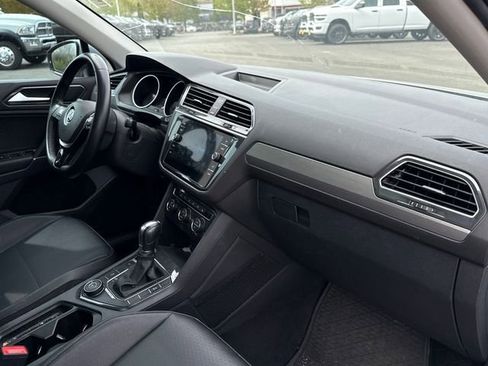 Used 2018 Volkswagen Tiguan SE w/ Panoramic Sunroof Package AWD/4WD image 25