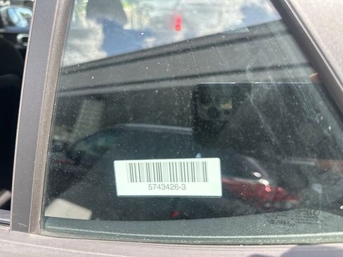 Used 2025 Hyundai Venue SEL FWD image 7