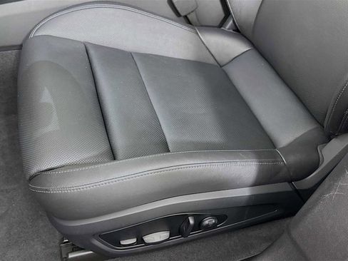 Used 2025 Porsche Taycan image 13