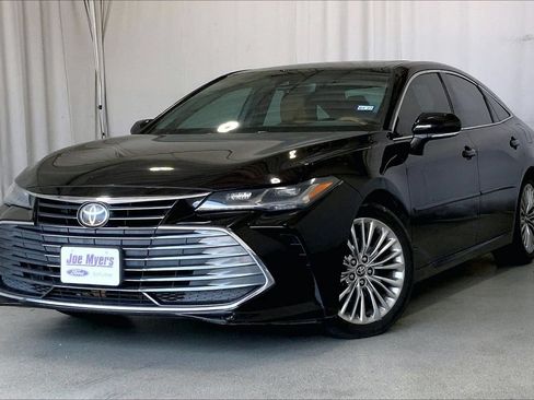 Used 2020 Toyota Avalon Limited FWD image 2
