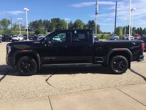 Used 2025 GMC Sierra 3500 AT4 w/ AT4 Premium Plus Package AWD/4WD image 5