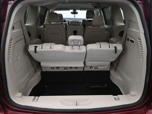 Used 2018 Chrysler Pacifica Limited image 34