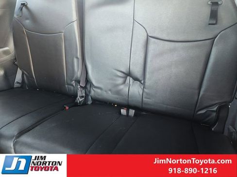 Used 2025 Toyota Sienna Limited image 32