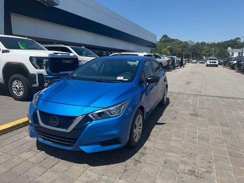 Used 2021 Nissan Versa S FWD image 2