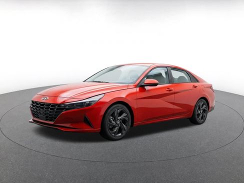Used 2026 Hyundai Elantra Sport FWD image 3