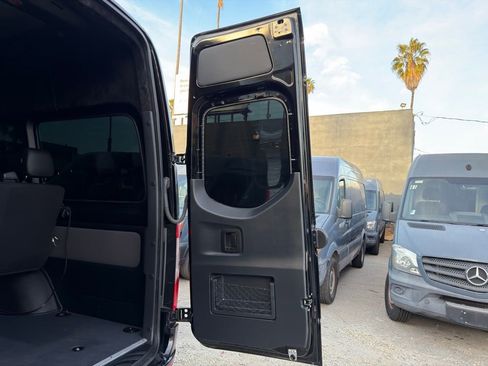 Used 2024 Mercedes-Benz Sprinter 2500 image 8