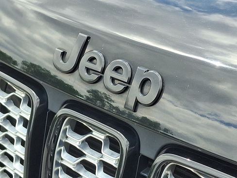 Used 2019 Jeep Grand Cherokee Altitude RWD image 30