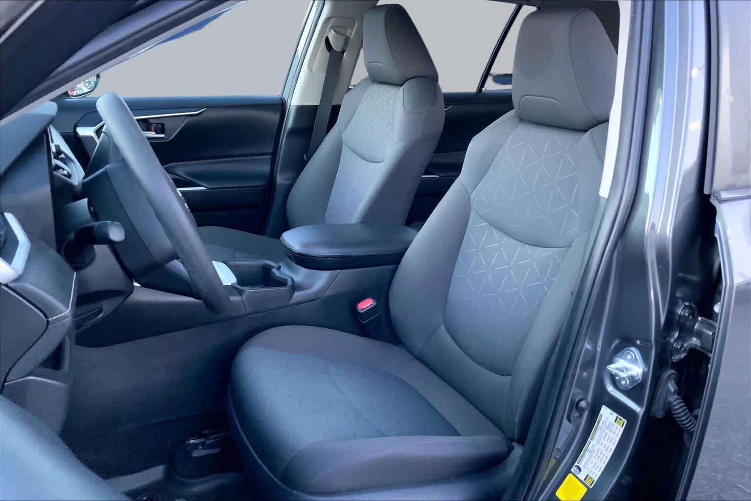 Used 2023 Toyota RAV4 XLE AWD/4WD image 7