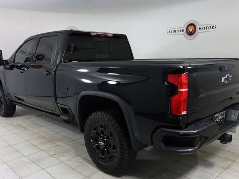 Used 2024 Chevrolet Silverado 2500 High Country w/ High Country Premium Package AWD/4WD image 4