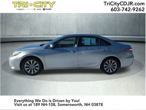Used 2017 Toyota Camry XLE image 2