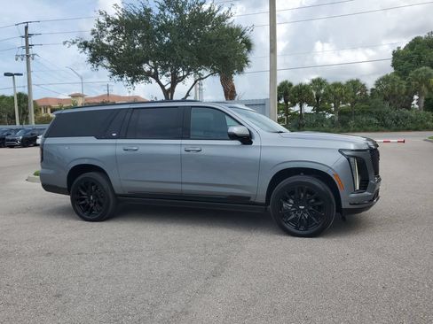 Used 2025 Cadillac Escalade ESV Sport w/ Touring Package AWD/4WD image 4