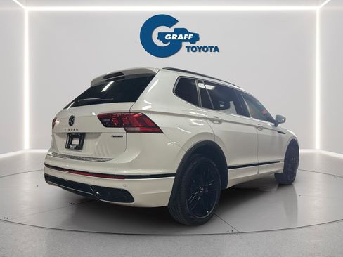 Used 2022 Volkswagen Tiguan SE R-Line image 8
