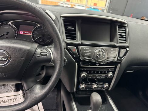 Used 2018 Nissan Pathfinder S image 27