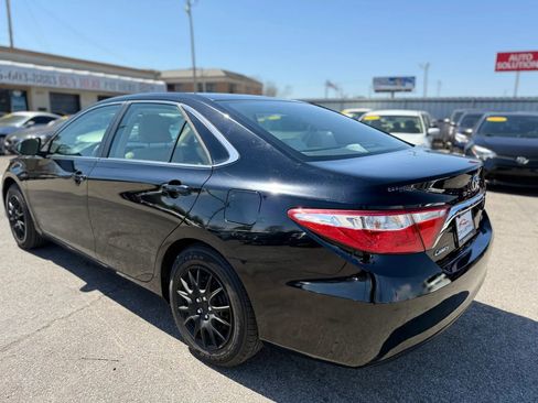 Used 2017 Toyota Camry LE image 5