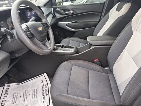 Used 2024 Chevrolet Trax LS w/ LS Convenience Package image 11