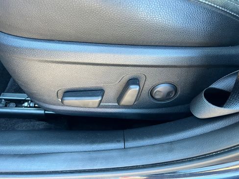 Used 2019 Kia Cadenza Technology image 19