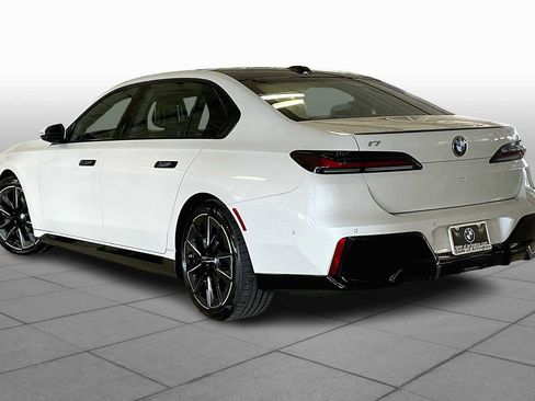 Used 2025 BMW i7 xDrive60 image 12