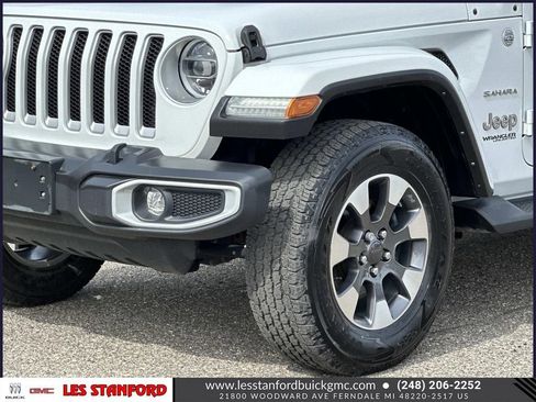 Used 2022 Jeep Wrangler Unlimited Sahara w/ LED Lighting Group AWD/4WD image 9