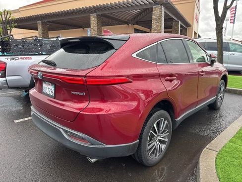 Used 2021 Toyota Venza LE image 10