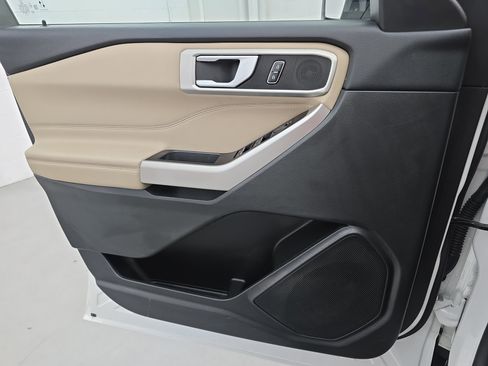 Used 2023 Ford Explorer XLT w/ Equipment Group 202A image 28