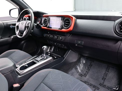 Used 2020 Toyota Tacoma TRD Sport image 16