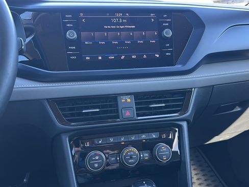 Used 2024 Volkswagen Taos SE w/ MDO Package image 31