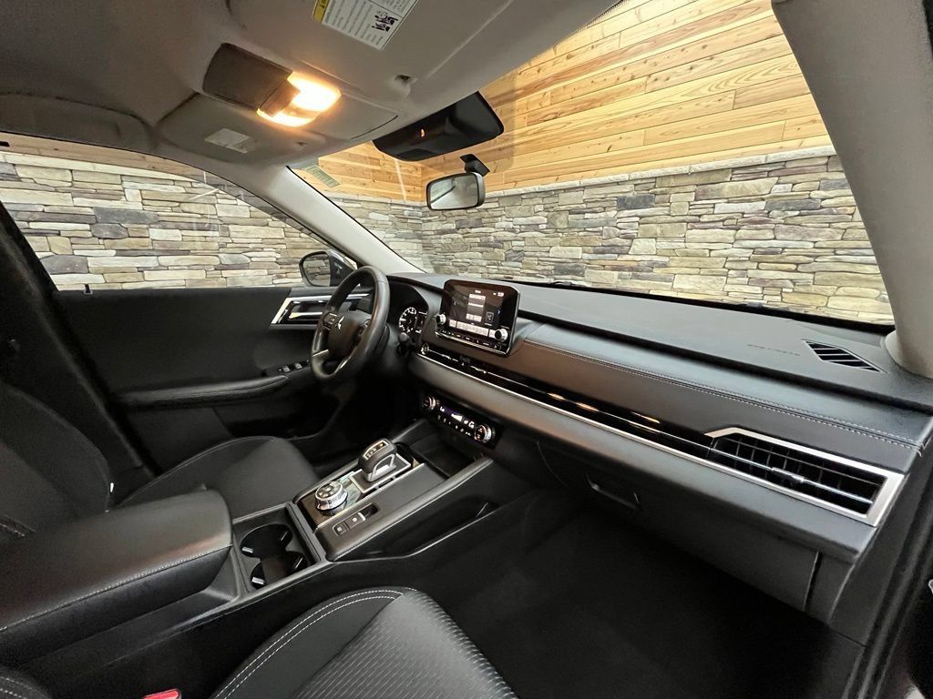 Used 2022 Mitsubishi Outlander ES AWD/4WD image 29