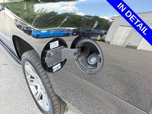 Used 2017 Cadillac Escalade ESV Luxury RWD image 19