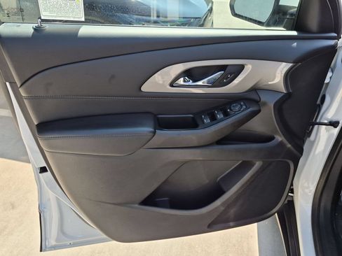 Used 2023 Chevrolet Traverse LT w/ LPO, Floor Liner Package FWD image 10