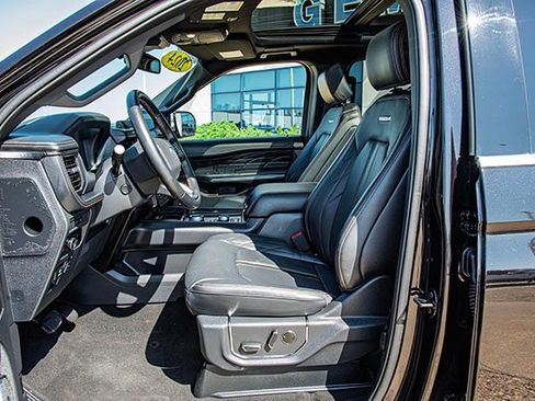 Used 2024 Ford Expedition Platinum image 16