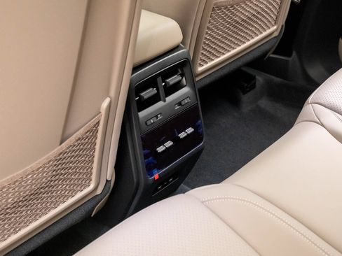 New 2025 Porsche Macan 4 Electric AWD/4WD image 17