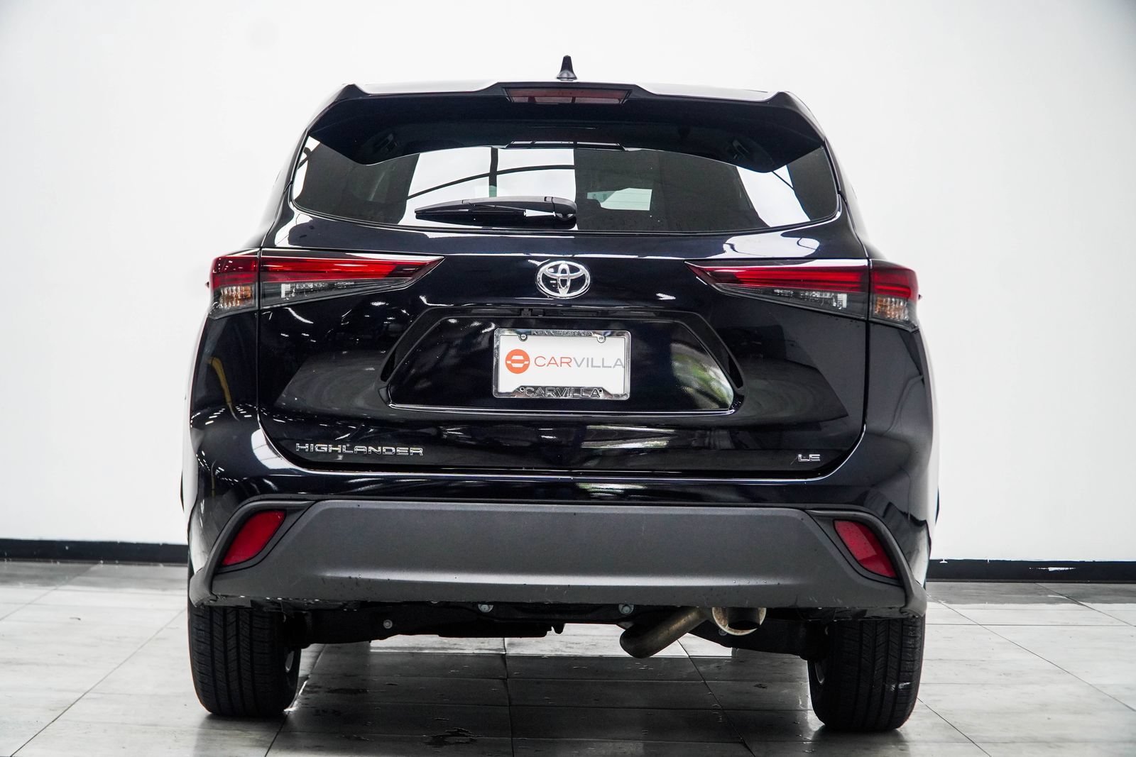 Used 2025 Toyota Highlander LE FWD image 13