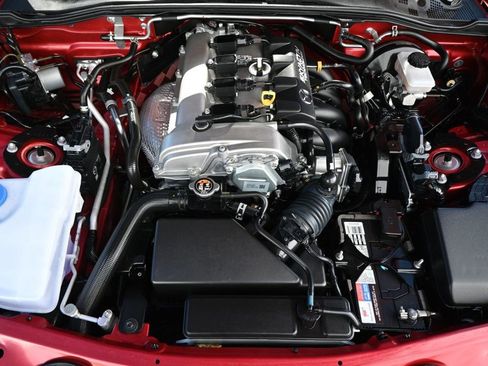 Used 2017 MAZDA MX-5 Miata Sport image 16