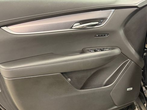 Certified 2025 Cadillac XT6 Luxury FWD image 13