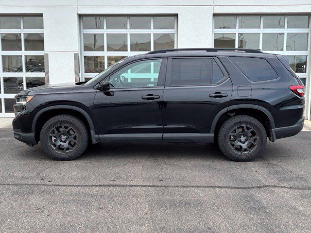 Used 2024 Honda Pilot TrailSport image 3
