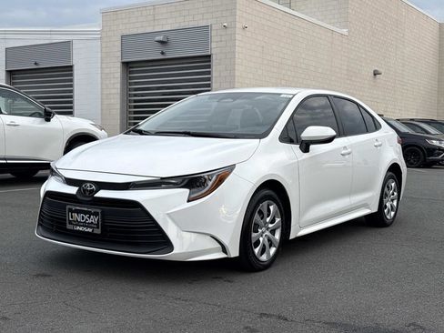 Used 2025 Toyota Corolla LE FWD image 6