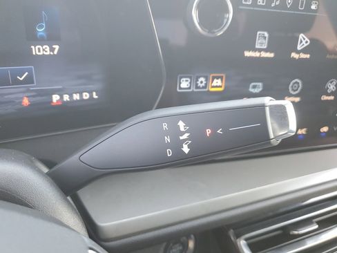 Used 2025 Chevrolet Traverse LT image 26