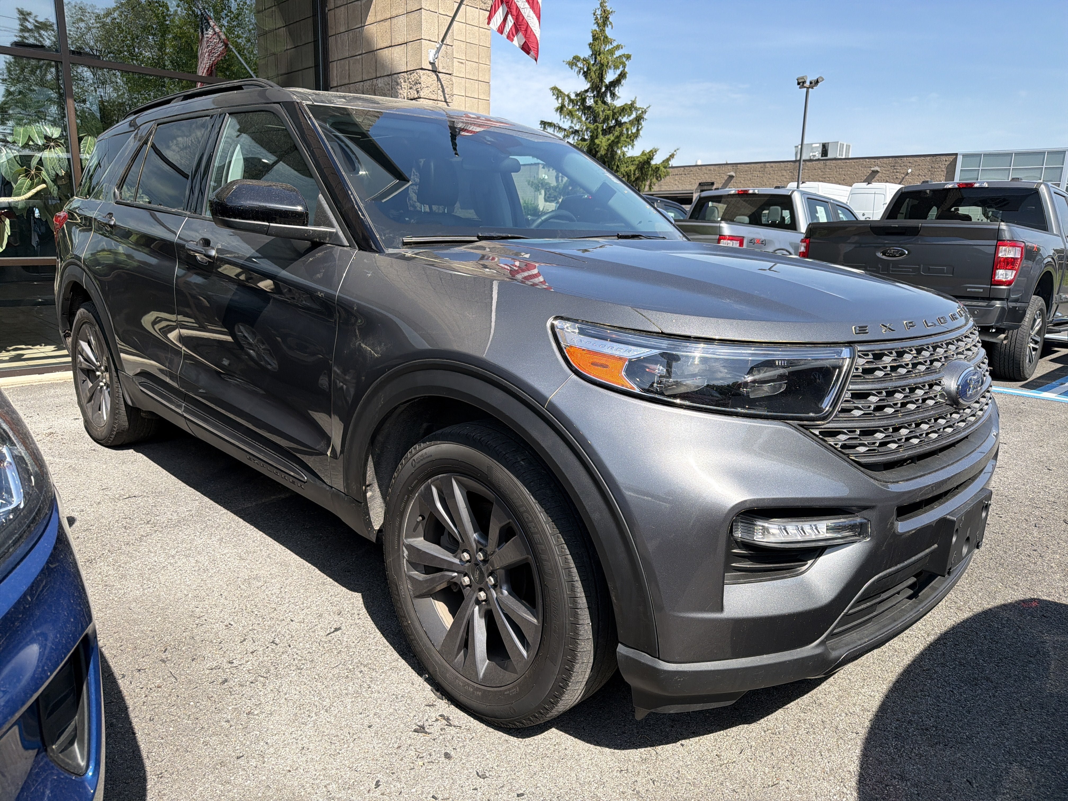 Used 2023 Ford Explorer XLT w/ Equipment Group 202A AWD/4WD image 2