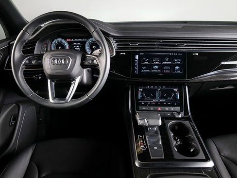 Certified 2025 Audi Q7 3.0T Premium w/ Convenience Package image 12