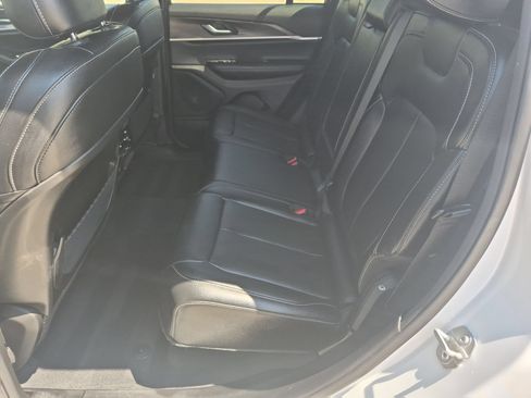 Used 2024 Jeep Grand Cherokee Limited AWD/4WD image 24
