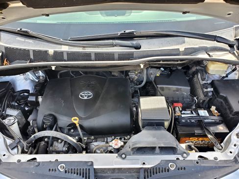 Used 2018 Toyota Sienna LE image 20