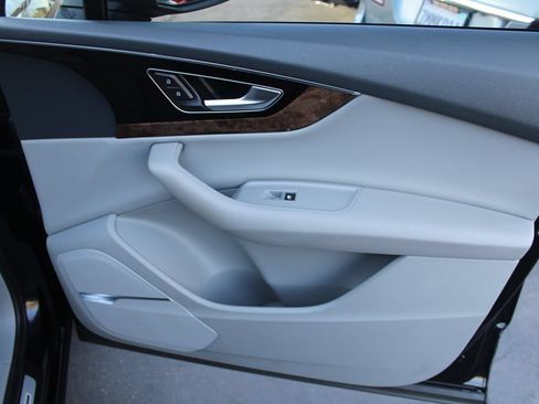 Used 2019 Audi Q7 3.0T Prestige AWD/4WD image 21