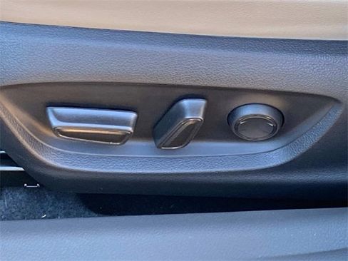 Used 2023 Toyota Camry SE image 14