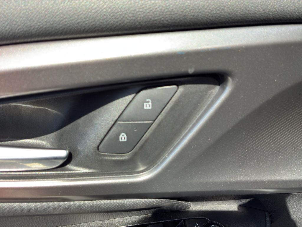 Used 2024 Chevrolet Equinox EV RS FWD image 20