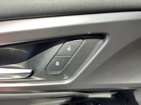 Used 2024 Chevrolet Equinox EV RS FWD image 20