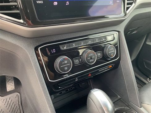 Used 2020 Volkswagen Atlas Cross Sport SEL Premium image 25